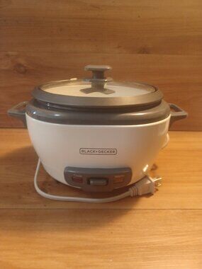 Black & Decker Rice Cooker 6-Cup (cooker) With Steaming Basket, Removeable